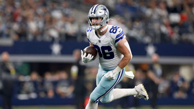 ARLINGTON, TEXAS - DECEMBER 11: Dalton Schultz #86 of the Dallas Cowboys runs with the ball during the first half against the Houston Texans at AT&T Stadium on December 11, 2022 in Arlington, Texas.