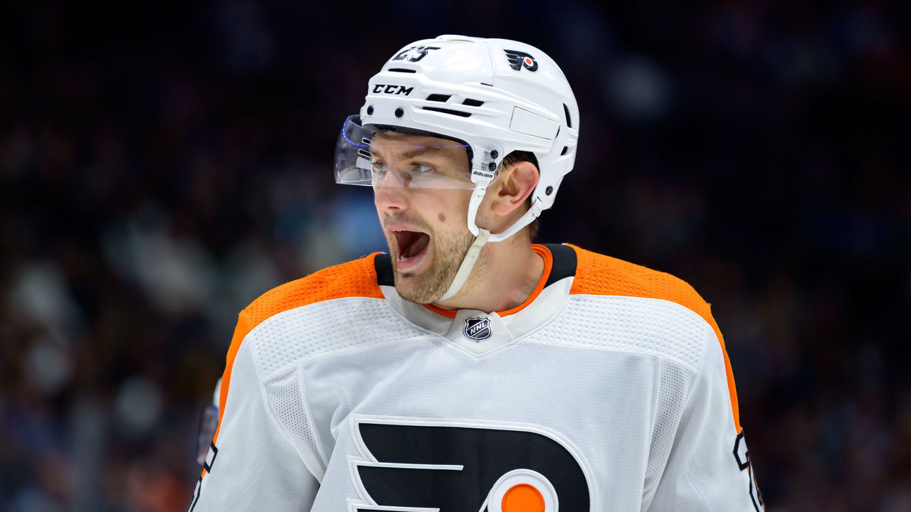 VANCOUVER, CANADA - FEBRUARY 18: James van Riemsdyk #25 of the Philadelphia Flyers waits for a face-off during the second period of their NHL game against the Vancouver Canucks at Rogers Arena on February 18, 2023 in Vancouver, British Columbia, Canada.