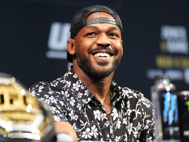 Jones willing to vacate UFC heavyweight title for Pereira fight theScore