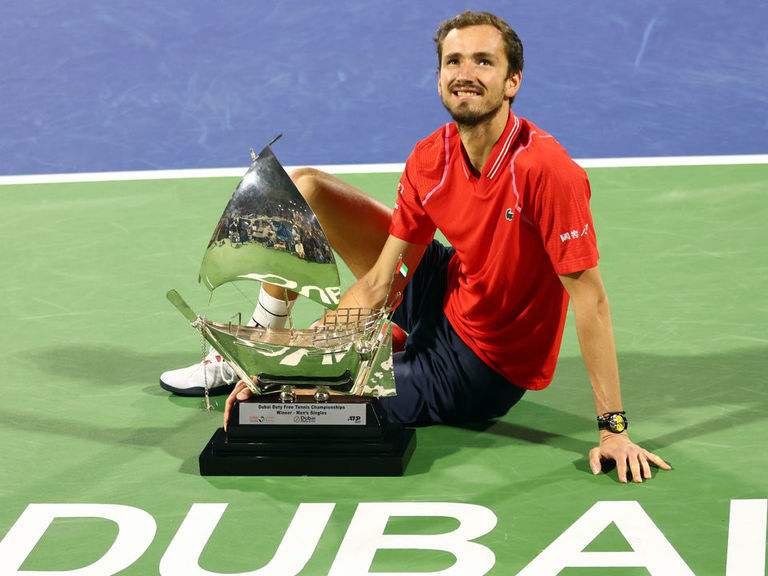 Medvedev ends Djokovic win streak to set up Dubai final with Rublev