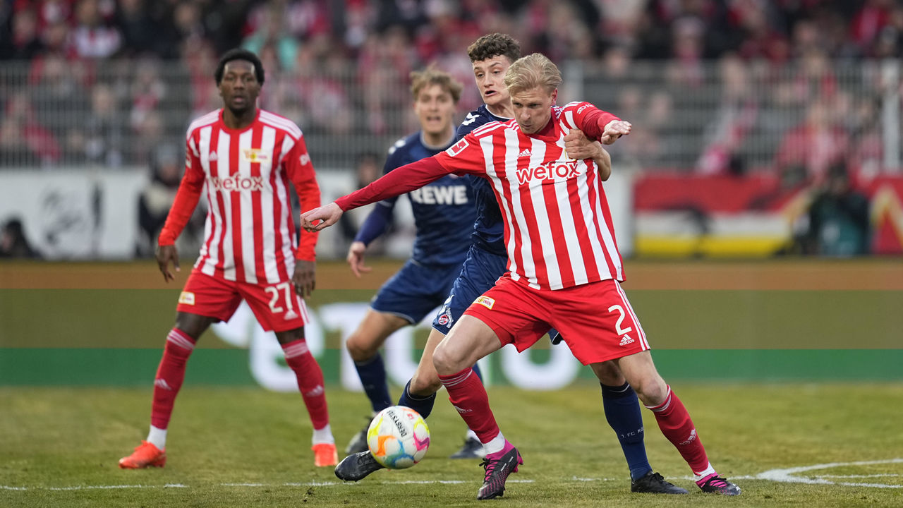 BERLIN, GERMANY - MARCH 04: Morten Thorsby of 1. FC Union Berlin and Eric Martel of 1. FC Köln battle for the ball during the Bundesliga match between 1. FC Union Berlin and 1. FC Köln at Stadion an der alten Försterei on March 4, 2023 in Berlin, Germany.