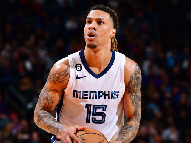 PHOENIX, AZ - JANUARY 22: Brandon Clarke #15 of the Memphis Grizzlies shoots a free throw during the game against the Phoenix Suns on January 22, 2023 at Footprint Center in Phoenix, Arizona. Mandatory Copyright Notice: Copyright 2022 NBAE