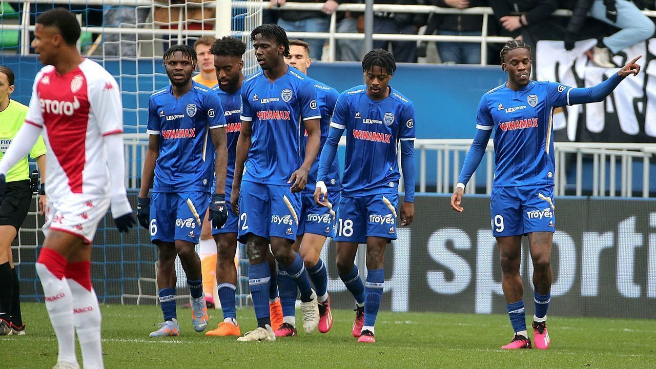 Troyes' teammates celebrate after Troyes' British forward Ike Ugbo (R) scores a goal during the French L1 football match between ES Troyes AC and AS Monaco at Stade de l'Aube in Troyes, north-eastern France on March 5, 2023.