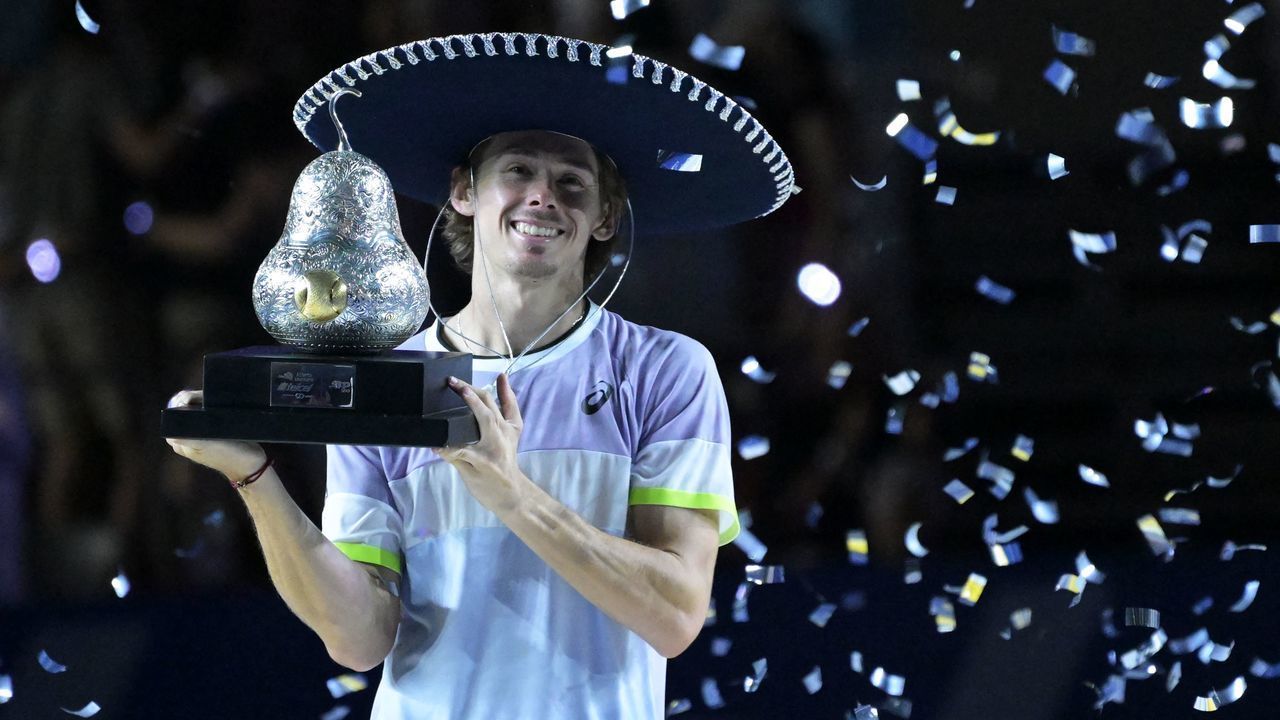 Australia's Alex De Minaur celebrates with the trophy after winning against USA's Tommy Paul during their Mexico ATP Open 500 men's singles final tennis match at the Arena GNP, in Acapulco, Mexico, on March 4, 2023.