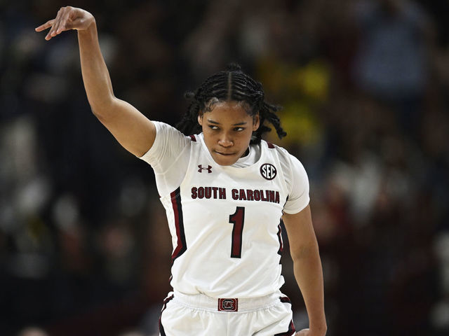 No. 1 South Carolina tops Tennessee for SEC alt | theScore.com