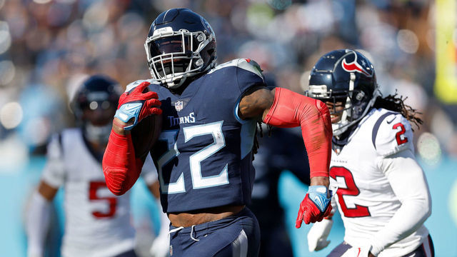 NASHVILLE, TENNESSEE - DECEMBER 24: Derrick Henry #22 of the Tennessee Titans runs for a touchdown during the first quarter gaht at Nissan Stadium on December 24, 2022 in Nashville, Tennessee.
