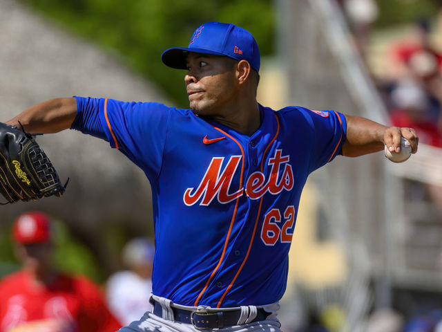 JUPITER, FL - MARCH 05: New York Mets pitcher José Quintana throws the ball from the mound during an MLB spring training game between the New York Mets and the St. Louis Cardinals at Roger Dean Chevrolet Stadium on March 5, 2023 in Jupiter, Florida.
