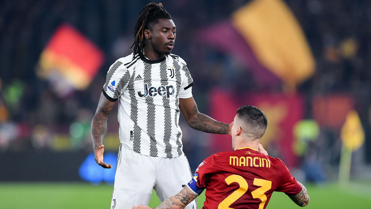 Moise Kean of Juventus FC argues with Gianluca Mancini of AS Roma during the Serie A match between AS Roma and Juventus FC at Stadio Olimpico on March 05 2023 in Rome, Italy