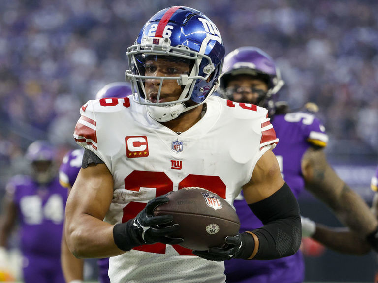 Giants placing franchise tag on Saquon after extending Jones