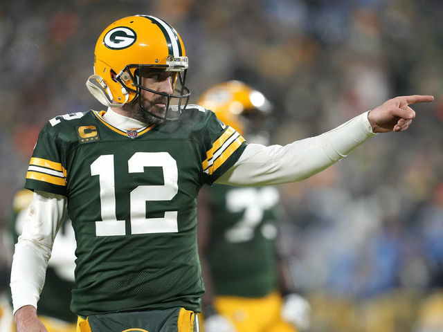 Green Bay Packers quarterback Aaron Rodgers throws against the Pittsburgh  Steelers in the first quarter during