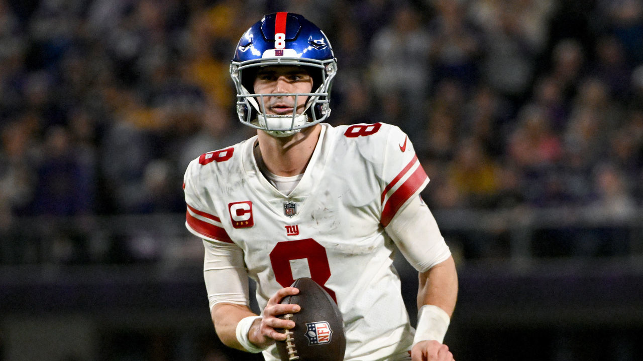 MINNEAPOLIS, MINNESOTA - JANUARY 15: Daniel Jones #8 of the New York Giants looks to pass against the Minnesota Vikings during the first half in the NFC Wild Card playoff game at U.S. Bank Stadium on January 15, 2023 in Minneapolis, Minnesota.