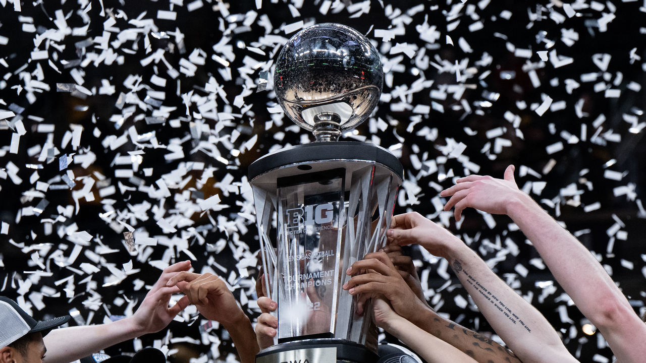INDIANAPOLIS, IN - MARCH 13: The Iowa Hawkeyes celebrate after winning the mens Big Ten tournament college basketball game between the Iowa Hawkeyes and Purdue Boilermakers on March 13, 2022, at Gainbridge Fieldhouse in Indianapolis, IN.