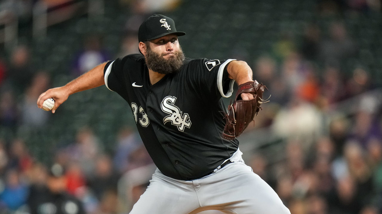 MINNEAPOLIS, MN - SEPTEMBER 27: Lance Lynn #33 of the Chicago White Sox pitches against the Minnesota Twins on September 27, 2022 at Target Field in Minneapolis, Minnesota.