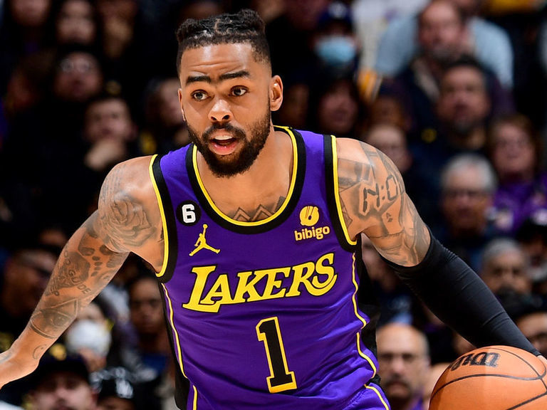 DLo, Lakers storm back in 4th to put away Raptors