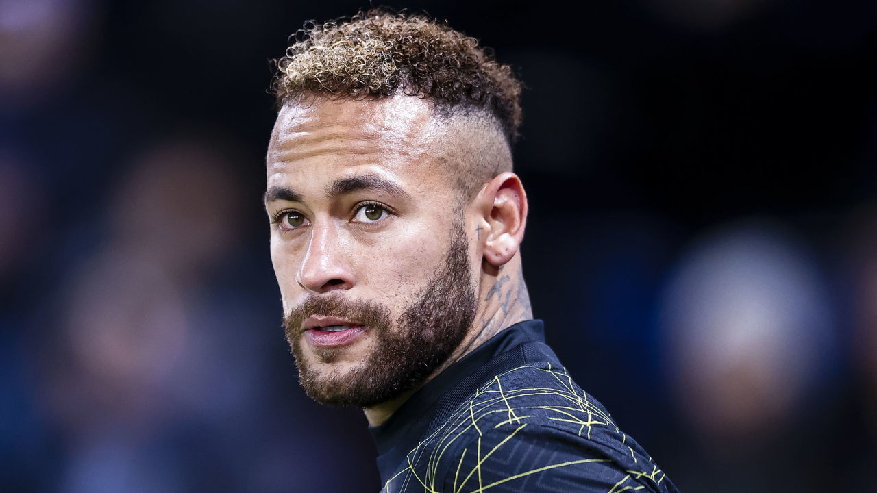 PARIS, FRANCE - JANUARY 29: Neymar Junior of Paris Saint Germain walks in the field during the Ligue 1 match between Paris Saint-Germain and Stade Reims at Parc des Princes on January 29, 2023 in Paris, France.