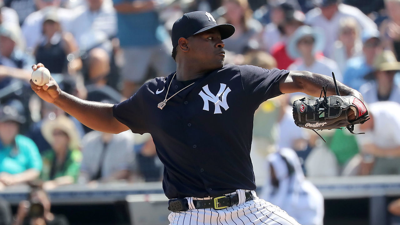 TAMPA, FL - MARCH 04: New York Yankees pitcher Luis Severino (40) delivers a pitch to the plate during the spring training game between the Tampa Bay Rays and the New York Yankees on March 04, 2023 at George M. Steinbrenner Field in Tampa, FL.