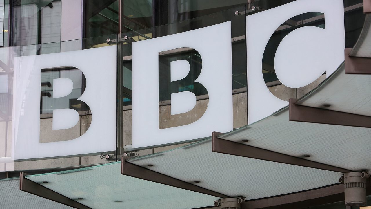 The headquarters of the British Broadcasting Corporation (BBC) are pictured in London on March 11, 2023. - The BBC's sport service was in meltdown on Saturday after pundits and commentators refused to work in support of presenter Gary Lineker, who was forced to "step back" after accusing the government of using Nazi-era rhetoric. Match of the Day presenter Lineker, England's fourth most prolific goalscorer, sparked an impartiality row by criticising the British government's new policy on tackling illegal immigration.