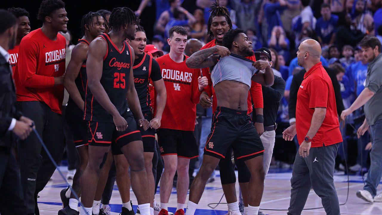 MEMPHIS, TENNESSEE - MARCH 05: Jamal Shead #1 of the Houston Cougars celebrates after scoring the game winning point after the game against the Memphis Tigers at FedExForum on March 05, 2023 in Memphis, Tennessee.