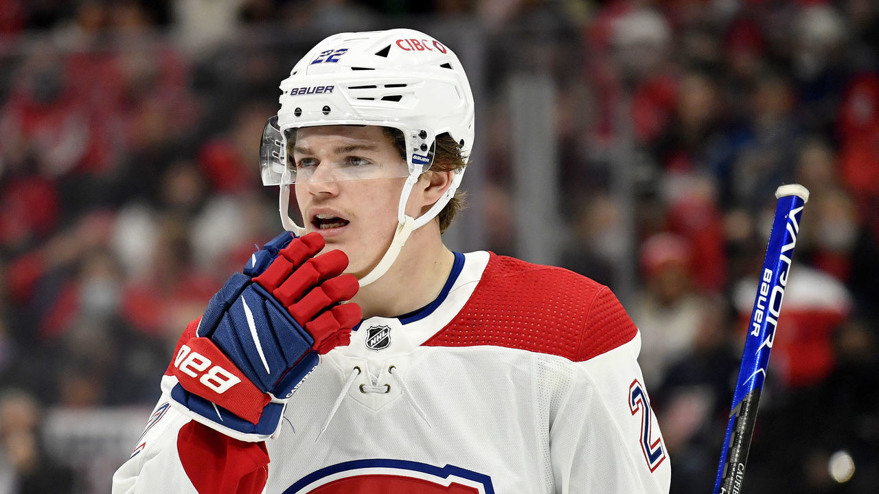 WASHINGTON, DC - NOVEMBER 24: Canadiens right wing Cole Caufield (22) talks with center Nick Suzuki (14) before a face-off during the Montreal Canadiens versus Washington Capitals National Hockey League game on November 24, 2021 at Capital One Arena in Washington, D.C..