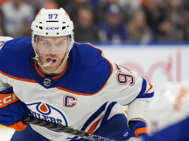 Connor McDavid puts NHL on notice with goal-scoring frenzy