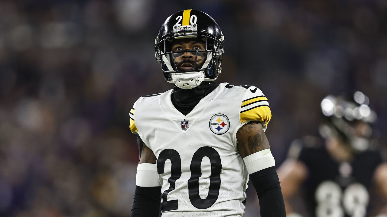 BALTIMORE, MARYLAND - JANUARY 01: Cameron Sutton #20 of the Pittsburgh Steelers looks on during an NFL football game between the Baltimore Ravens and the Pittsburgh Steelers at M&T Bank Stadium on January 01, 2023 in Baltimore, Maryland.
