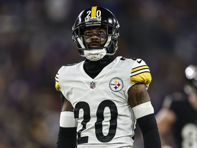 Pittsburgh Steelers cornerback Cameron Sutton (20) runs during an