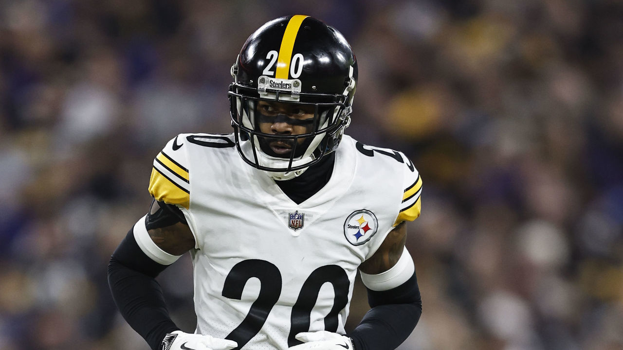 BALTIMORE, MARYLAND - JANUARY 01: Cameron Sutton #20 of the Pittsburgh Steelers runs during an NFL football game between the Baltimore Ravens and the Pittsburgh Steelers at M&T Bank Stadium on January 01, 2023 in Baltimore, Maryland.