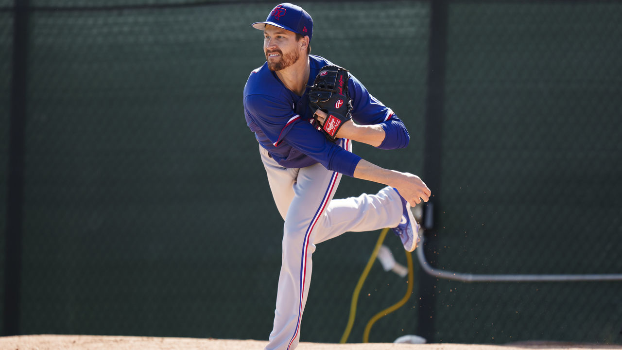 Jacob deGrom throws first bullpen pitches during Texas Rangers spring  training