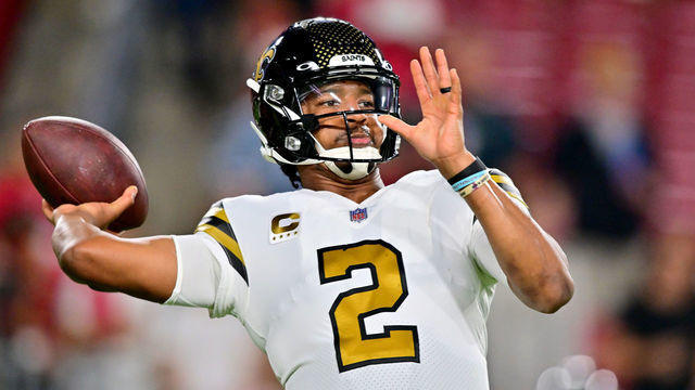 TAMPA, FLORIDA - DECEMBER 05: Jameis Winston #2 of the New Orleans Saints warms up prior to the game against the Tampa Bay Buccaneers at Raymond James Stadium on December 05, 2022 in Tampa, Florida.