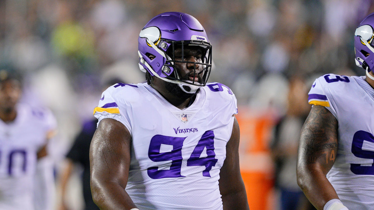 PHILADELPHIA, PA - SEPTEMBER 19: Minnesota Vikings defensive tackle Dalvin Tomlinson (94) looks on during game between the Minnesota Vikings and the Philadelphia Eagles on September 19, 2022 at Lincoln Financial Field in Philadelphia PA.