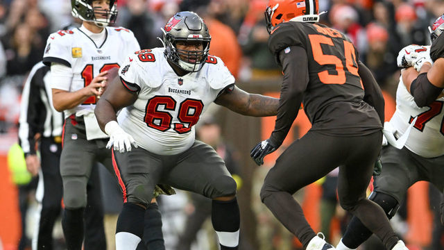 CLEVELAND, OHIO - NOVEMBER 27: Shaq Mason #69 of the Tampa Bay Buccaneers in action during overtime against the Cleveland Browns at FirstEnergy Stadium on November 27, 2022 in Cleveland, Ohio.