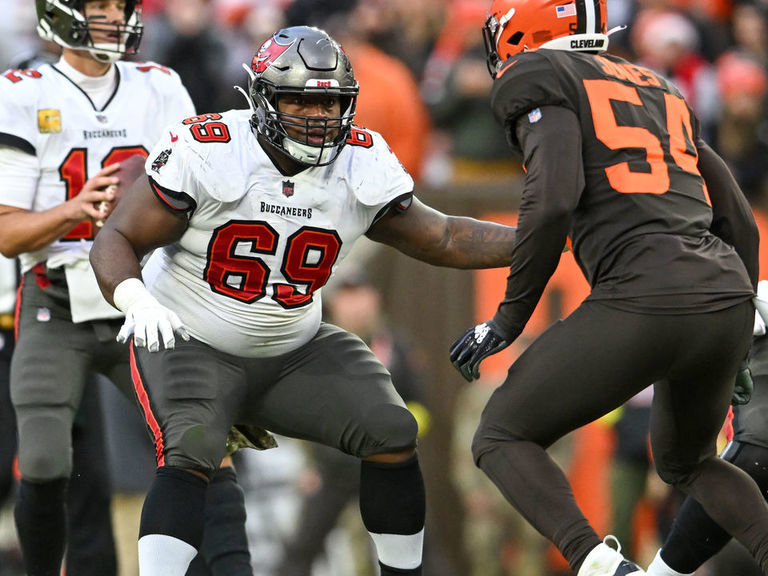 Houston Texans trading for guard Shaq Mason, releasing A.J. Cann