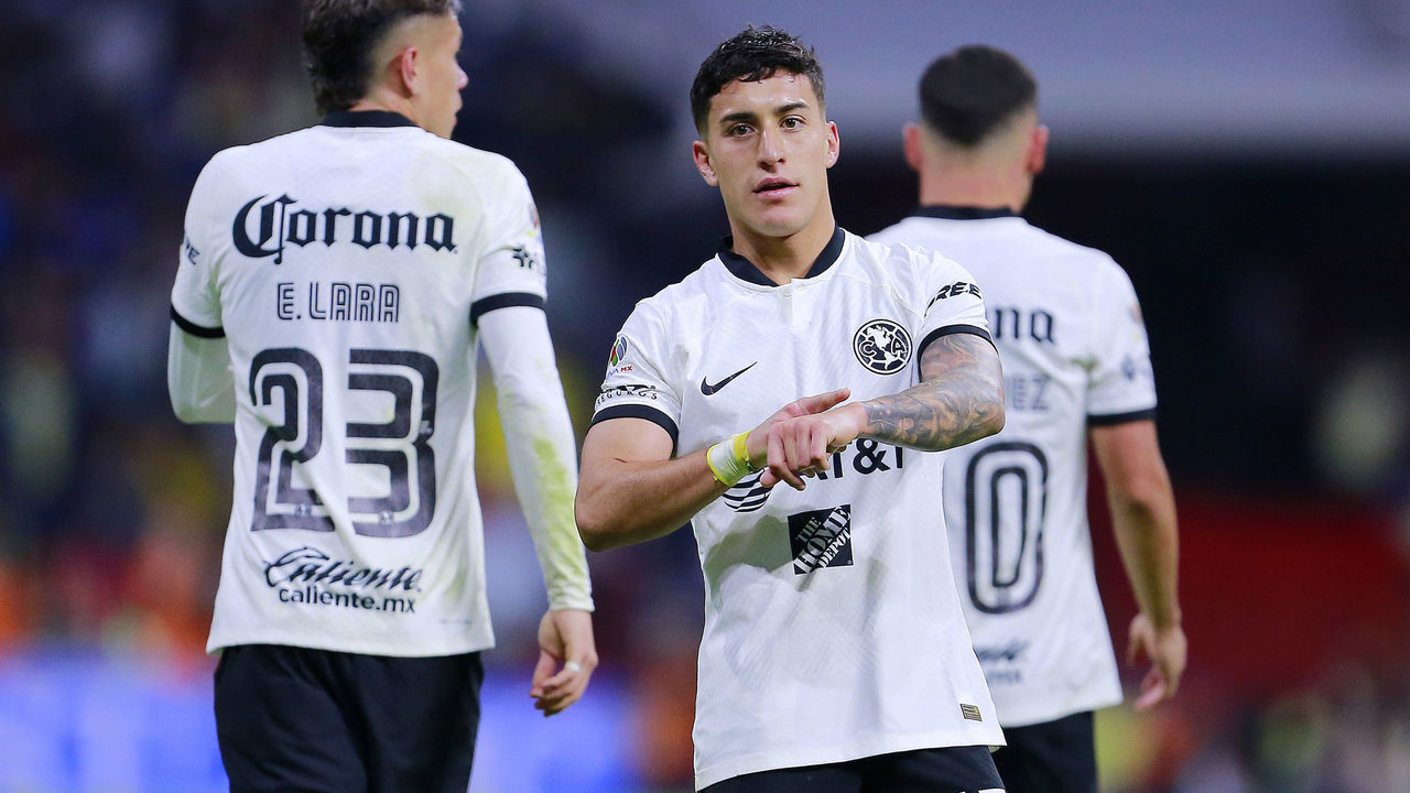 MEXICO CITY, MEXICO - JANUARY 21: Alejandro Zendejas (C) of America celebrates after scoring the team's second goal during the 3rd round match between America and Puebla as part of the Torneo Clausura 2023 Liga MX at Azteca Stadium on January 21, 2023 in Mexico City, Mexico.