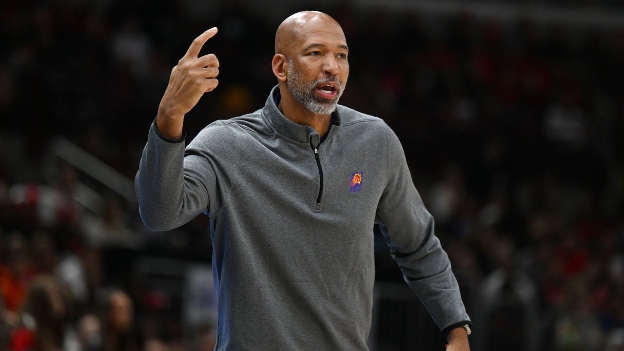 CHICAGO, ILLINOIS - MARCH 03: Head coach Monty Williams of the Phoenix Suns reacts in the first half against the Chicago Bulls at United Center on March 03, 2023 in Chicago, Illinois.
