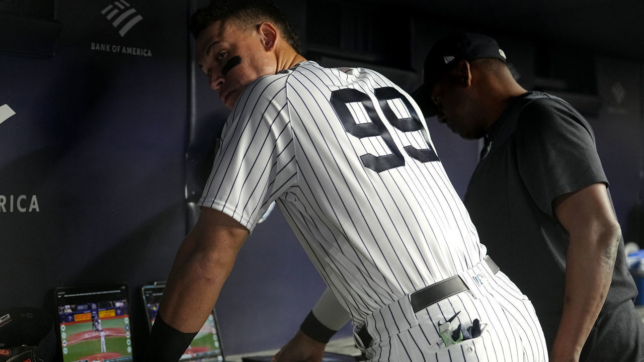 Baseball: New York Yankees Aaron Judge (99) watching a IPAD in the dugout vs Tampa Bay Rays at Yankee Stadium. Bronx, NY 8/17/2022 CREDIT: Erick W. Rasco (Set Number: X164121TK1)