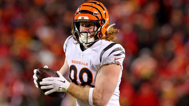 KANSAS CITY, MISSOURI - JANUARY 29: Hayden Hurst #88 of the Cincinnati Bengals carries the ball against the Kansas City Chiefs during the second quarter in the AFC Championship Game at GEHA Field at Arrowhead Stadium on January 29, 2023 in Kansas City, Missouri.