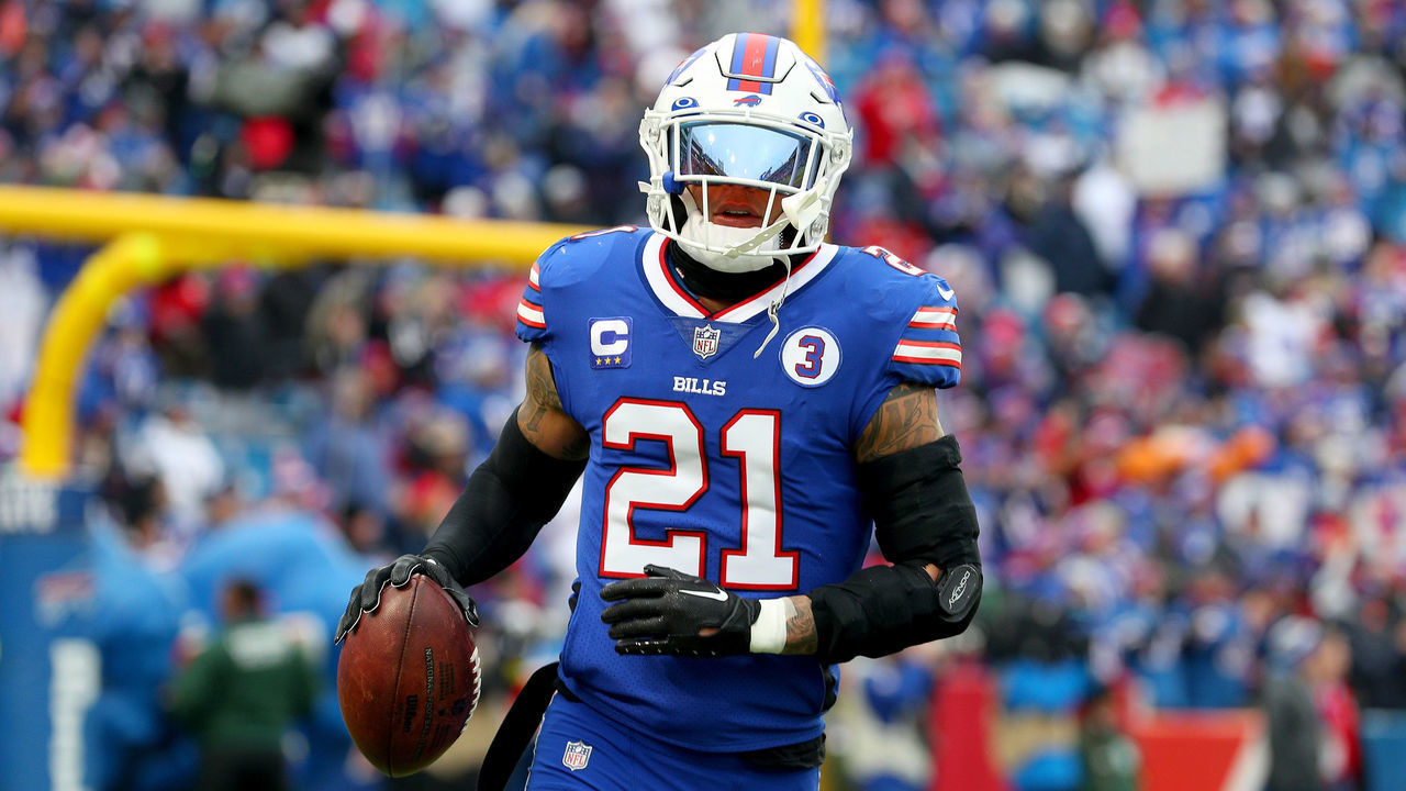 ORCHARD PARK, NEW YORK - JANUARY 08: Jordan Poyer #21 of the Buffalo Bills warms up prior to a game against the New England Patriots at Highmark Stadium on January 08, 2023 in Orchard Park, New York.