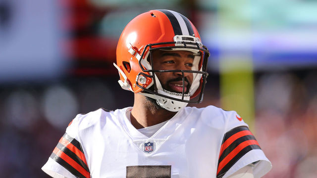 LANDOVER, MD - JANUARY 01: Cleveland Browns quarterback Jacoby Brissett (7) looks on during the Cleveland Browns game versus the Washington Commanders on January 01, 2023, at FedEx Field in Landover, MD.