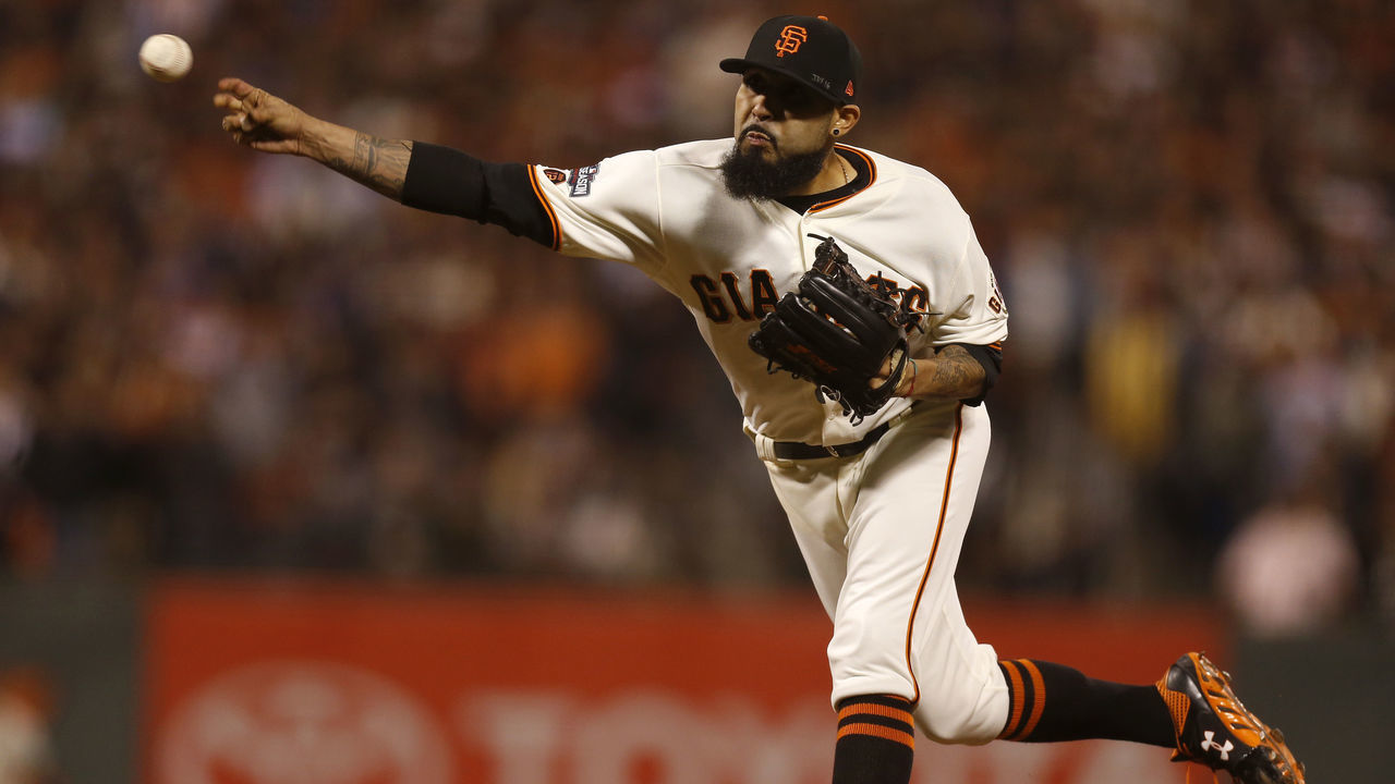 San Francisco Giants' Sergio Romo (54) throws against the Chicago Cubs in the ninth inning of Game 4 of the National League Division Series at AT&T Park in San Francisco, Calif., on Tuesday, Oct. 11, 2016. (Nhat V. Meyer/Bay Area News Group)