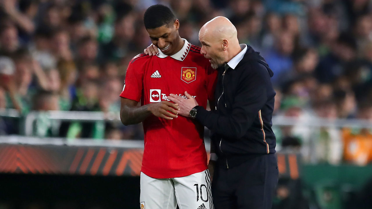 SEVILLE, SPAIN - MARCH 16: Erik ten Hag, Manager of Manchester United, speaks with his player Marcus Rashford during the UEFA Europa League round of 16 leg two match between Real Betis and Manchester United at Estadio Benito Villamarin on March 16, 2023 in Seville, Spain.