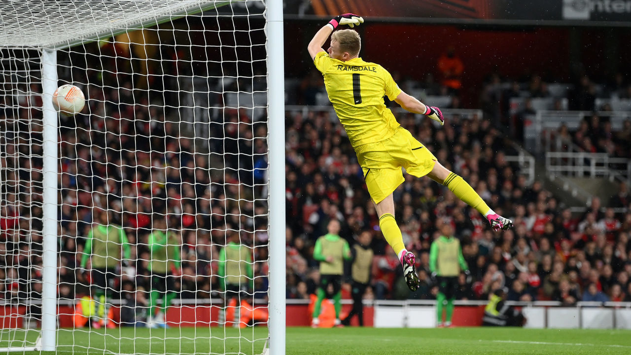 LONDON, ENGLAND - MARCH 16: Aaron Ramsdale of Arsenal fails to save a shot from Pedro Goncalves of Sporting CP (not pictured) as he scores their side's first goal during the UEFA Europa League round of 16 leg two match between Arsenal FC and Sporting CP at Emirates Stadium on March 16, 2023 in London, England.