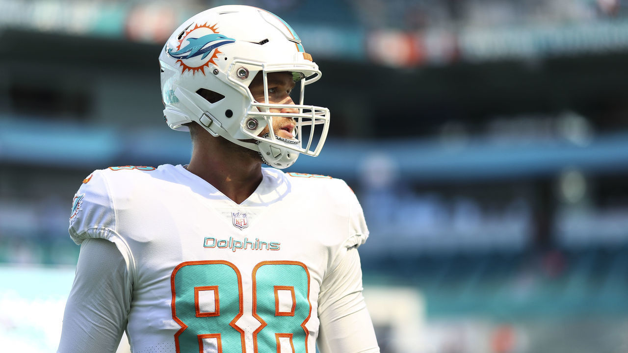 MIAMI GARDENS, FL - NOVEMBER 13: Mike Gesicki #88 of the Miami Dolphins warms up prior to an NFL football game against the Cleveland Browns at Hard Rock Stadium on November 13, 2022 in Miami Gardens, Florida.