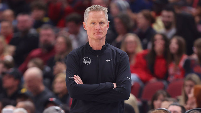 CHICAGO, ILLINOIS - JANUARY 15: Head coach Steve Kerr of the Golden State Warriors reacts against the Chicago Bulls at United Center on January 15, 2023 in Chicago, Illinois.