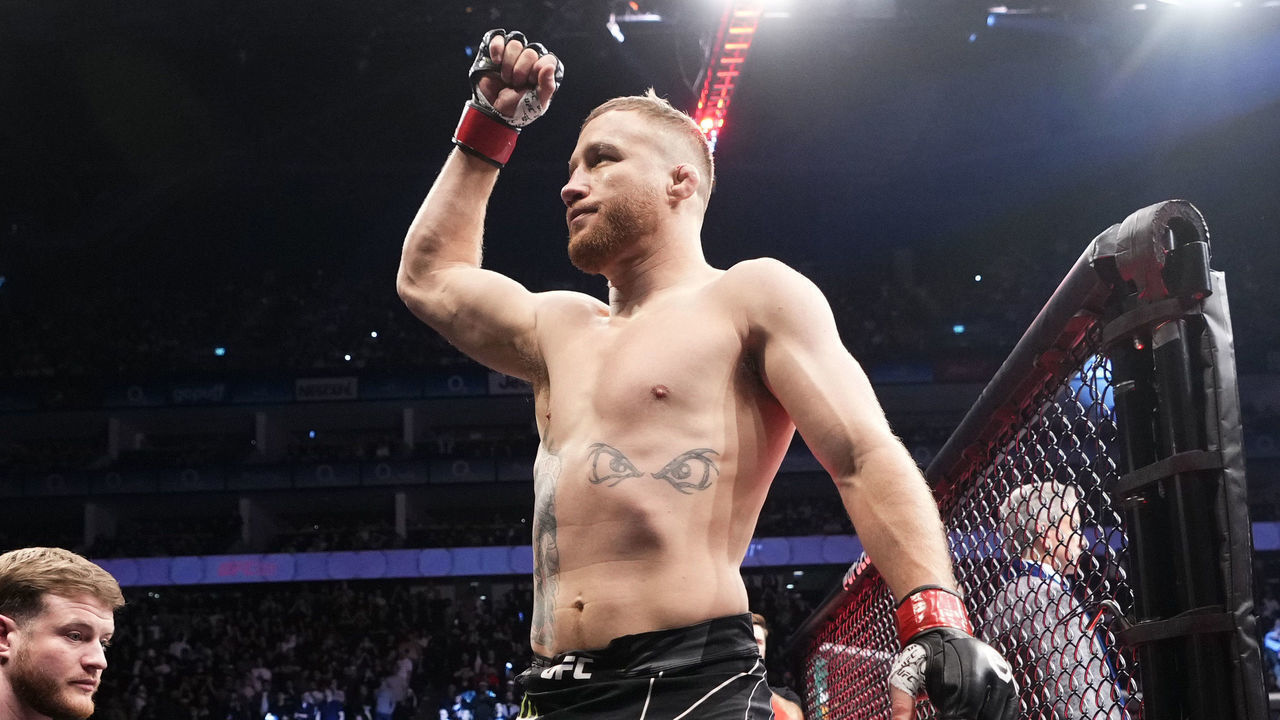 LONDON, ENGLAND - MARCH 18: Justin Gaethje prepares to fight Rafael Fiziev of Kazakstan in a lightweight fight during the UFC 286 event at The O2 Arena on March 18, 2023 in London, England.