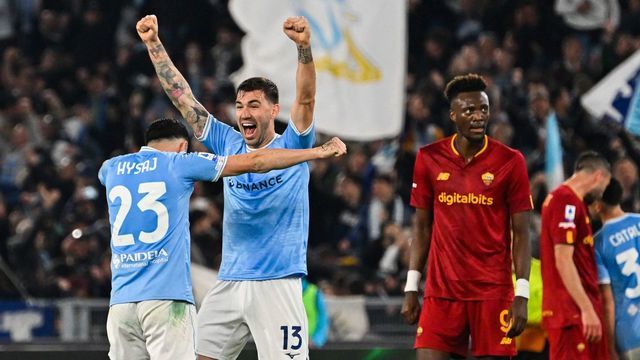 Lazio's Italian defender Alessio Romagnoli (C) and Lazio's Albanian defender Elseid Hysaj celebrate as AS Roma's British forward Tammy Abraham (R) reacts at the end of the Italian Serie A football match between Lazio and AS Rome on March 19, 2023 at the Olympic stadium in Rome.