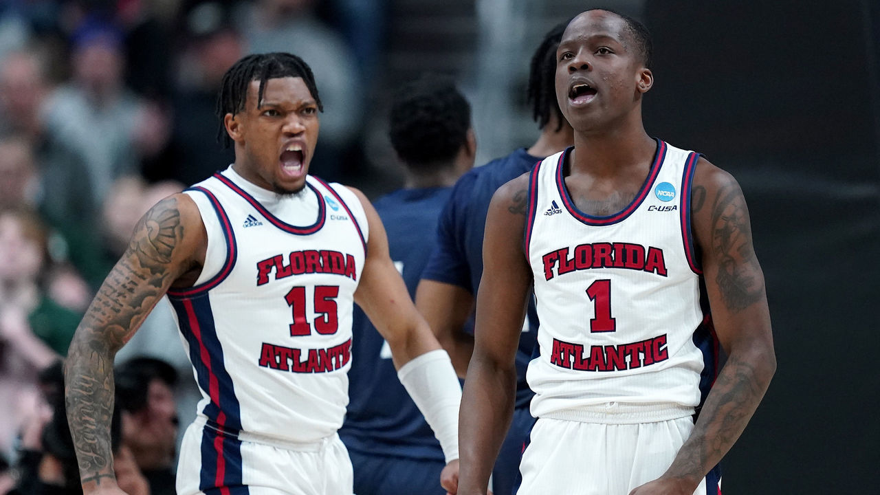 COLUMBUS, OHIO - MARCH 19: Johnell Davis #1 and Alijah Martin #15 of the Florida Atlantic Owls celebrate a play against the Fairleigh Dickinson Knights during the second half in the second round game of the NCAA Men's Basketball Tournament at Nationwide Arena on March 19, 2023 in Columbus, Ohio.