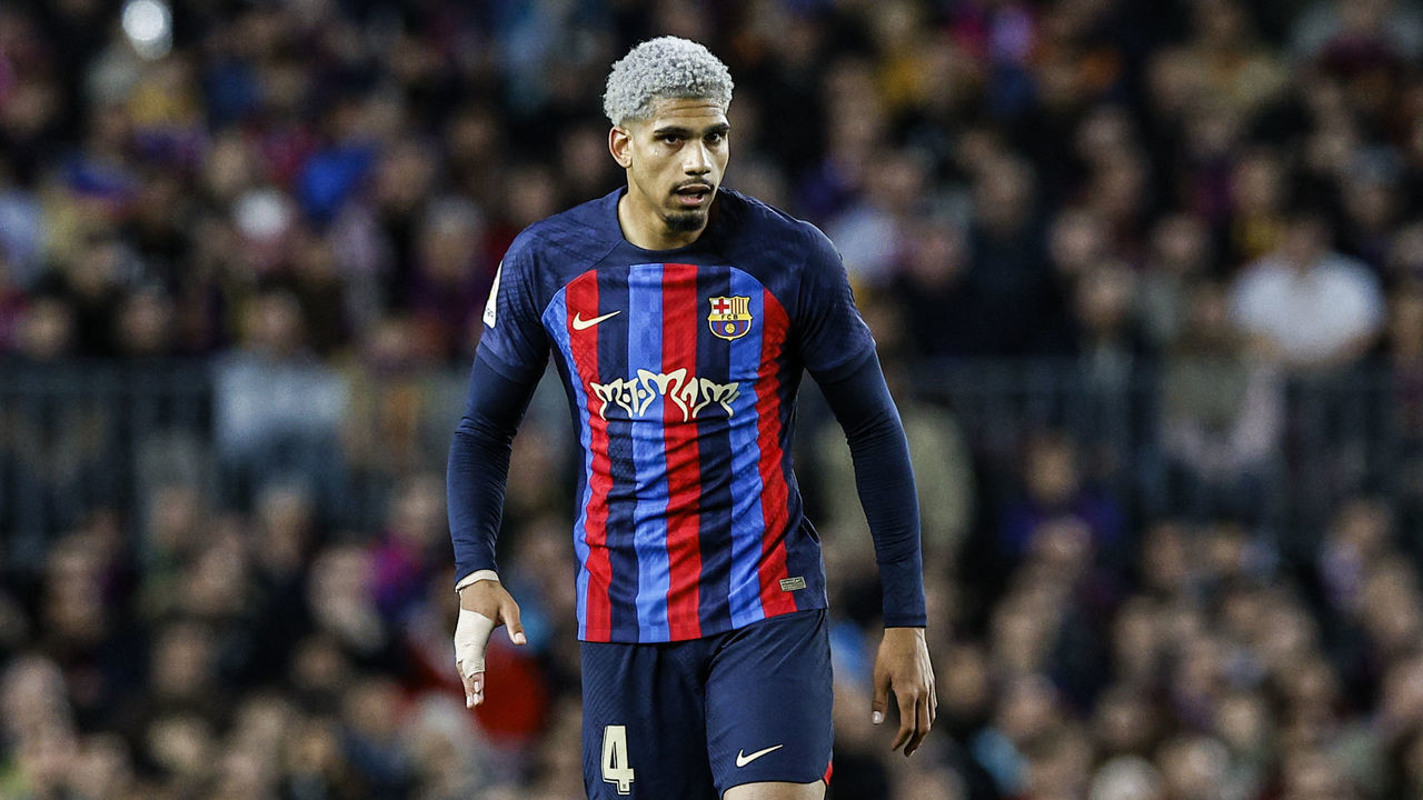 04 Ronald Araujo of FC Barcelona during the El Clasico La Liga match between FC Barcelona v Real Madrid at Spotify Camp Nou Stadium in Barcelona, Spain, on March 19th, 2023.