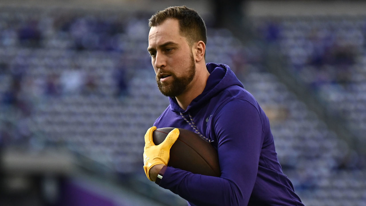 MINNEAPOLIS, MINNESOTA - JANUARY 15: Adam Thielen #19 of the Minnesota Vikings warms up prior to the NFC Wild Card playoff game against the New York Giants at U.S. Bank Stadium on January 15, 2023 in Minneapolis, Minnesota.