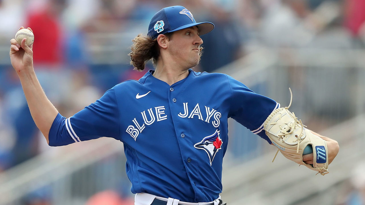 DUNEDIN, FL - MARCH 03: Toronto Blue Jays Pitcher Kevin Gausman (34) delivers a pitch to the plate during the spring training game between the Tampa Bay Rays and the Toronto Blue Jays on March 03, 2023, at the TD Ballpark in Dunedin, FL.