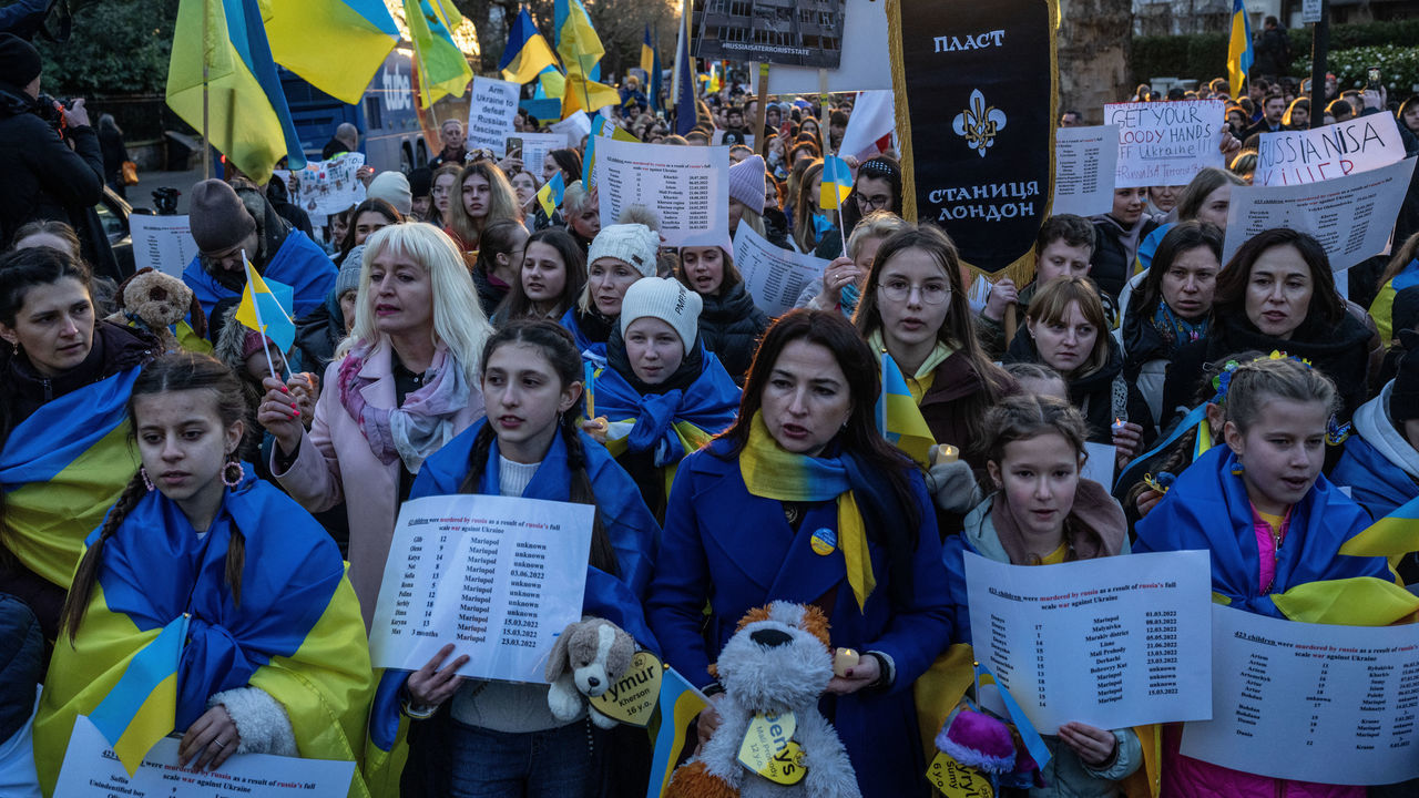 LONDON, ENGLAND - FEBRUARY 24: Members of the Ukrainian community take part in a march to the Russian Embassy to mark the first anniversary of Russia's invasion of Ukraine, on February 24, 2023 in London, United Kingdom. The British people have stood with Ukraine since Russia invaded the country on 24th February, 2022. To date 82,100 refugees have been welcomed and many have settled with host families. The Disasters and Emergency Commission report that the British public and businesses have raised £400 million in donations.
